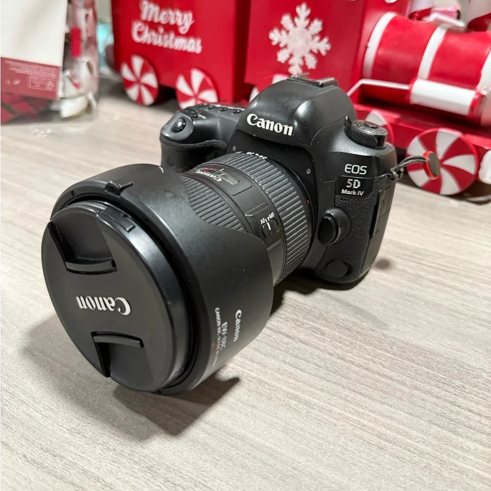 Canon 5D Mark IV with EF24-70mm 2.8 II & 430EXIII-RT Flash